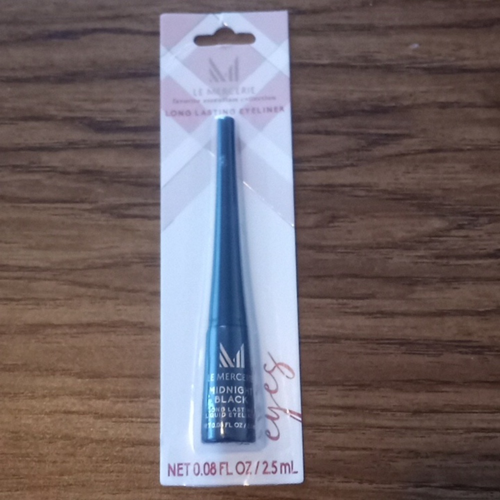 Le Mercerie long lasting eyeliner. Midnight black. .08 fl oz 2.5 ml